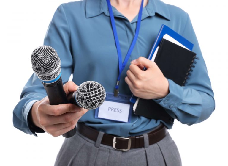 How to Build a Simple Reporting Habit When You Keep Waiting for a Big Story